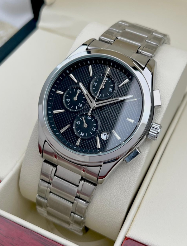 EMPOREO ARMANE - Metallic Majesty: Timepiece Elegance