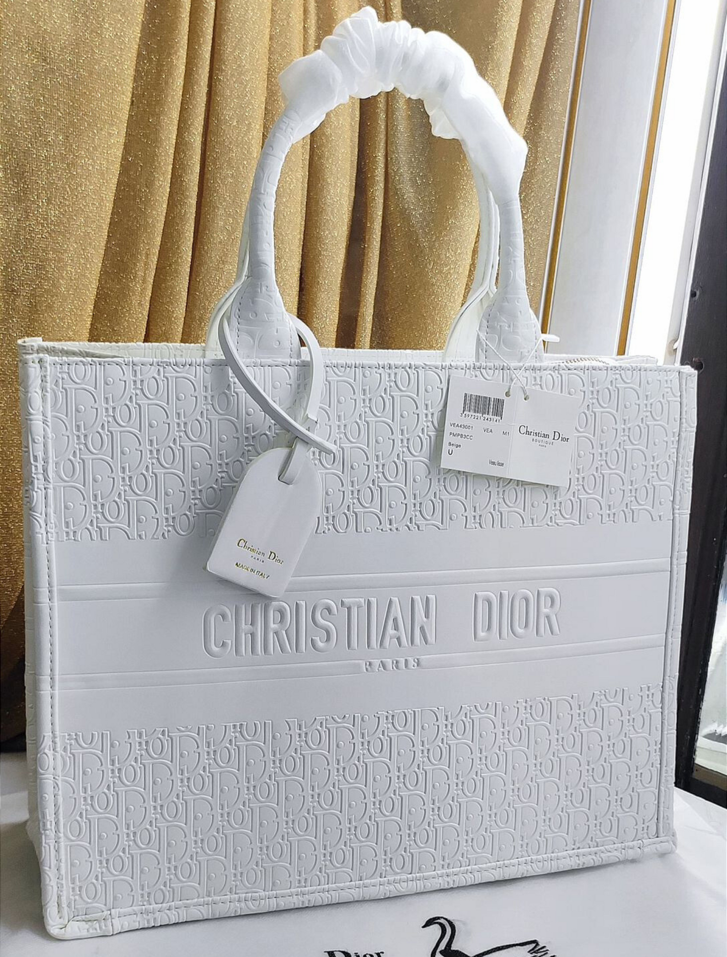 CHRISTIAN DIOR