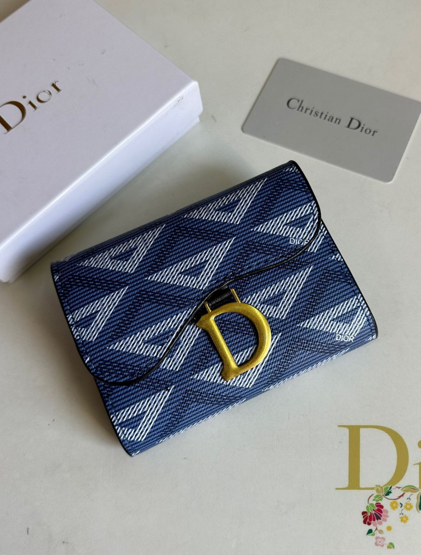 CHRISTIAN DIOR