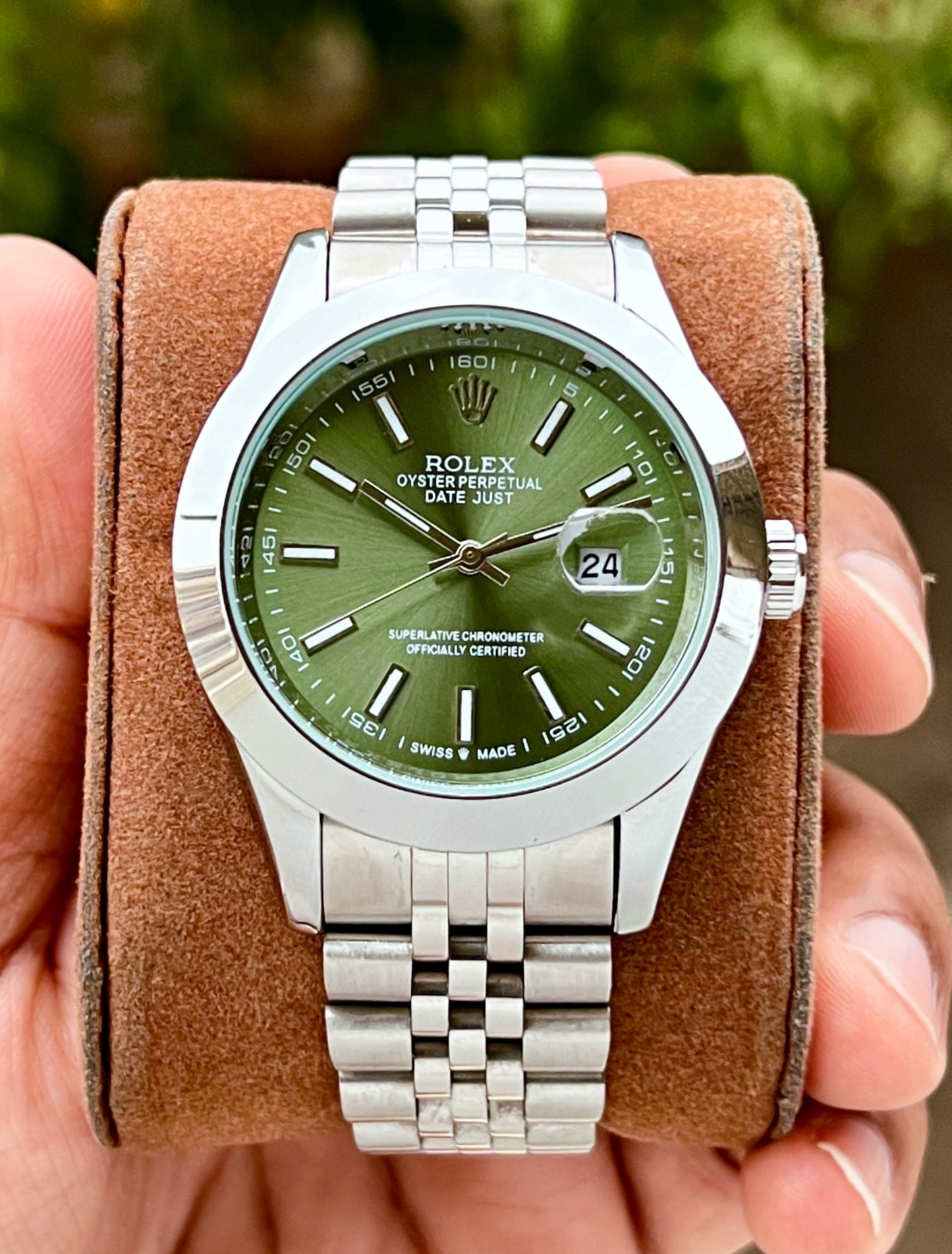 ROLEX OYSTER PERPETUAL DATE JUST - Timeless Elegance