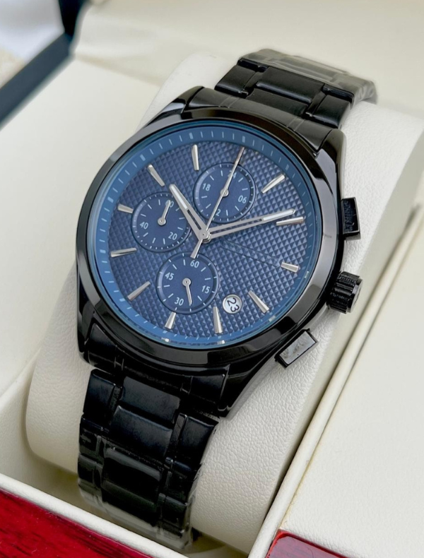 EMPIREO ARMANE - Metallic Majesty: Timepiece Elegance