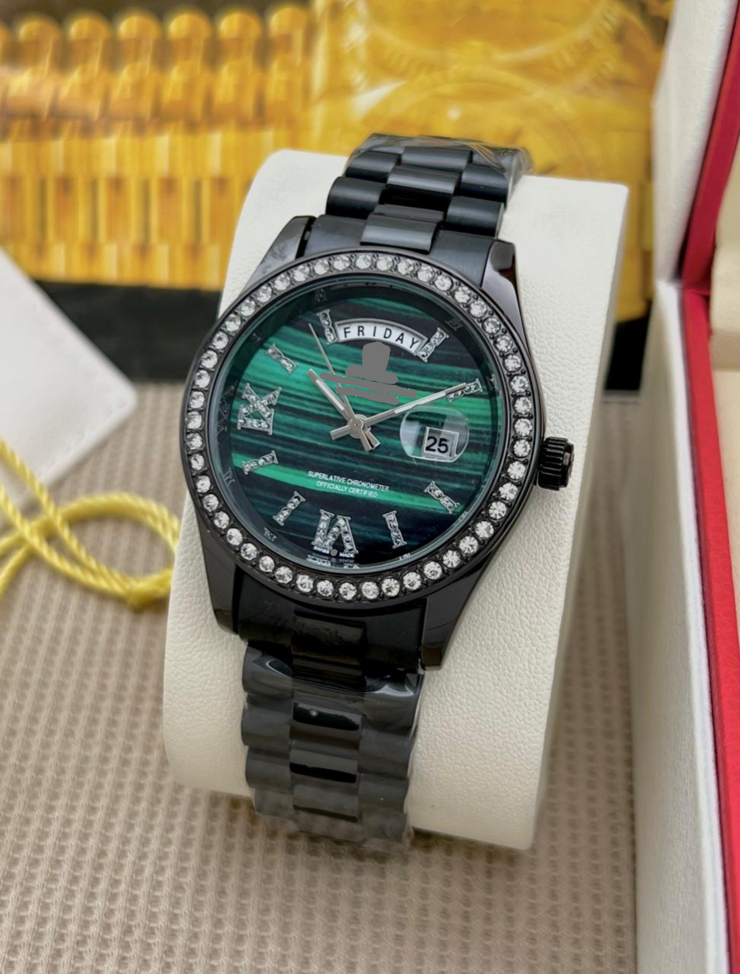 ROLEX OYSTER PERPETUAL DATE - Metal Watch with Green Dial