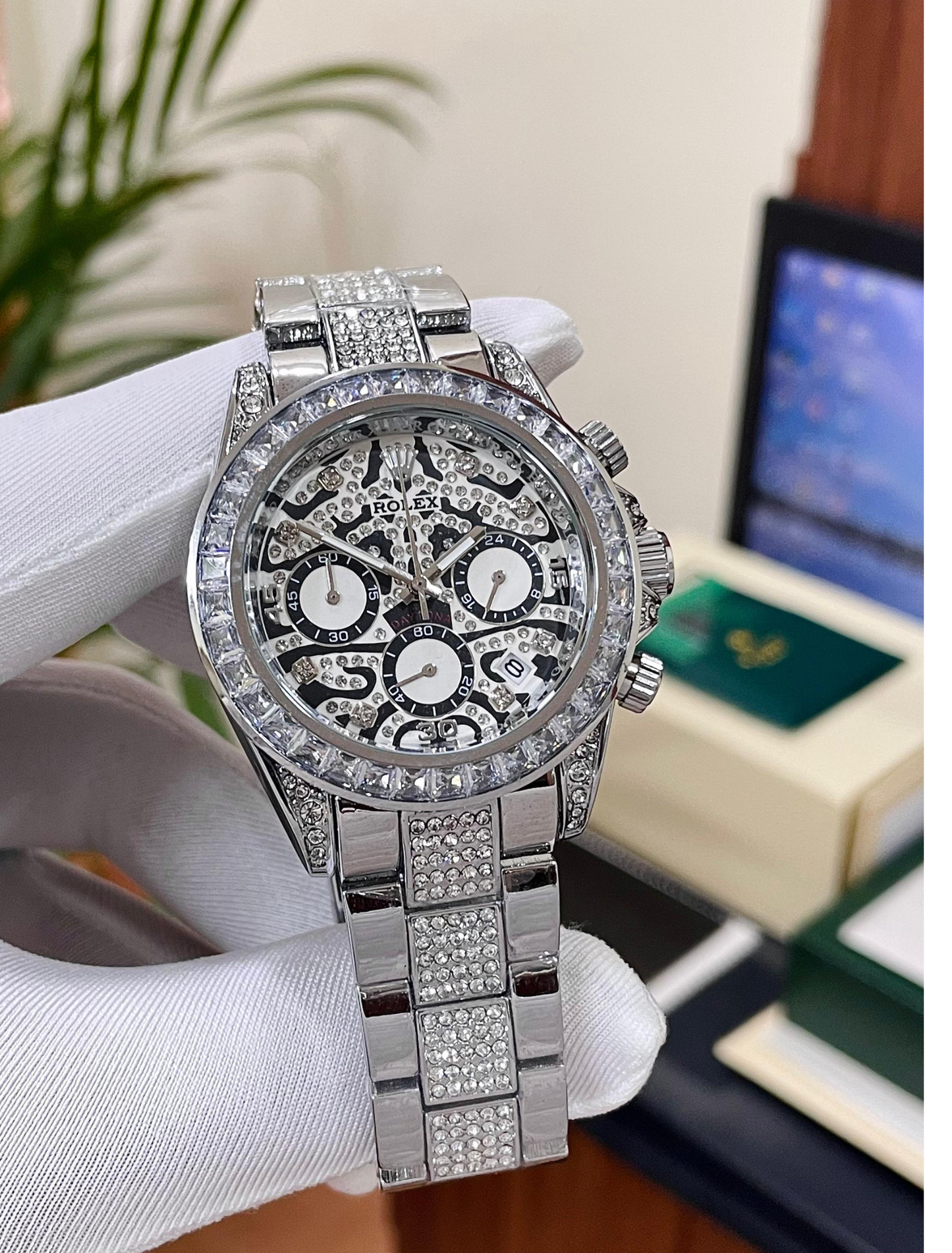 ROLEX - Diamond Studded Bezel