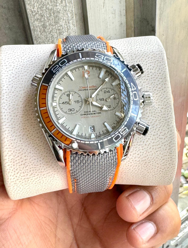 OMAGE - Working chronograph