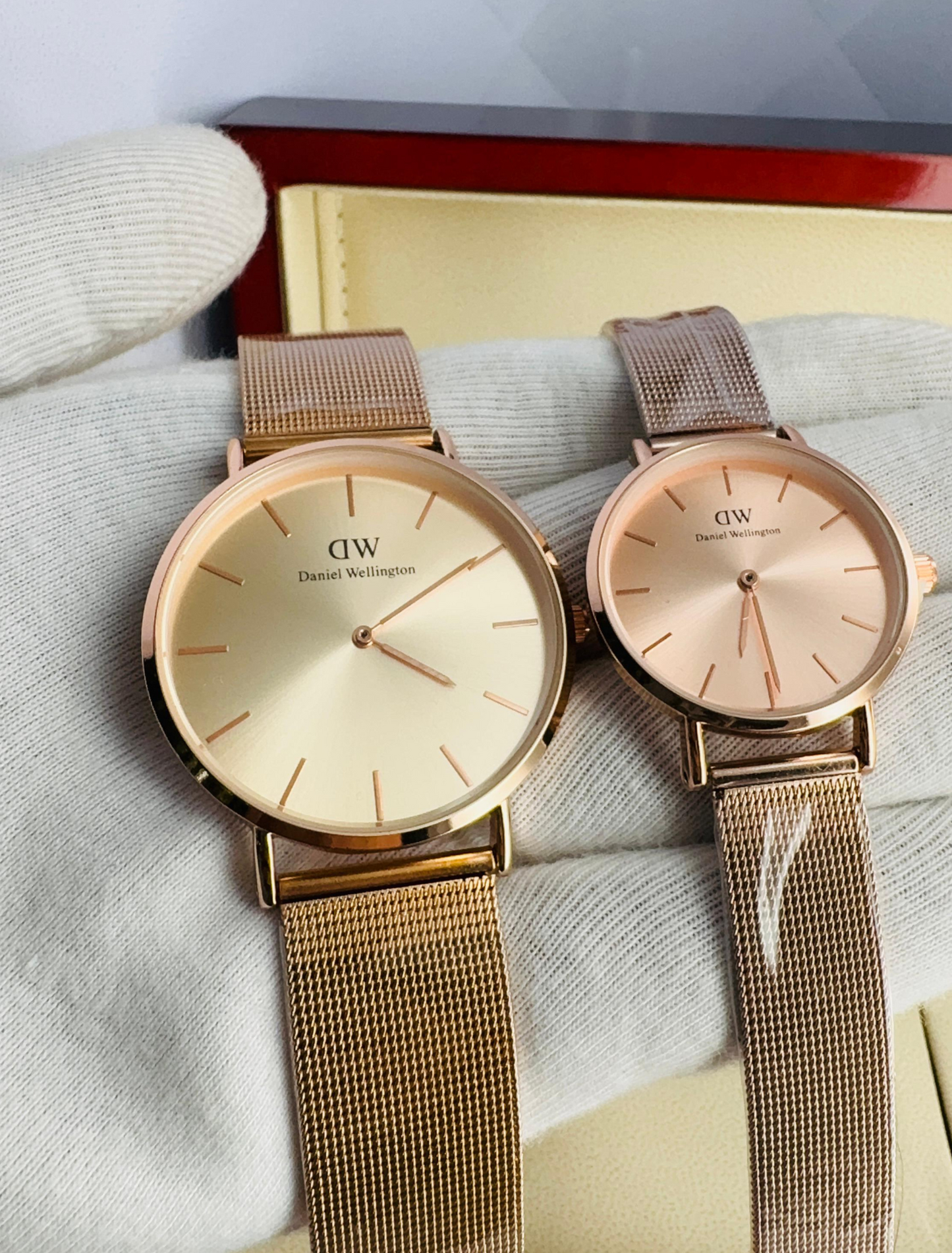 DW DANIEL WELLINGTON - Premium Quality With Saffer Strap And Amazing Look