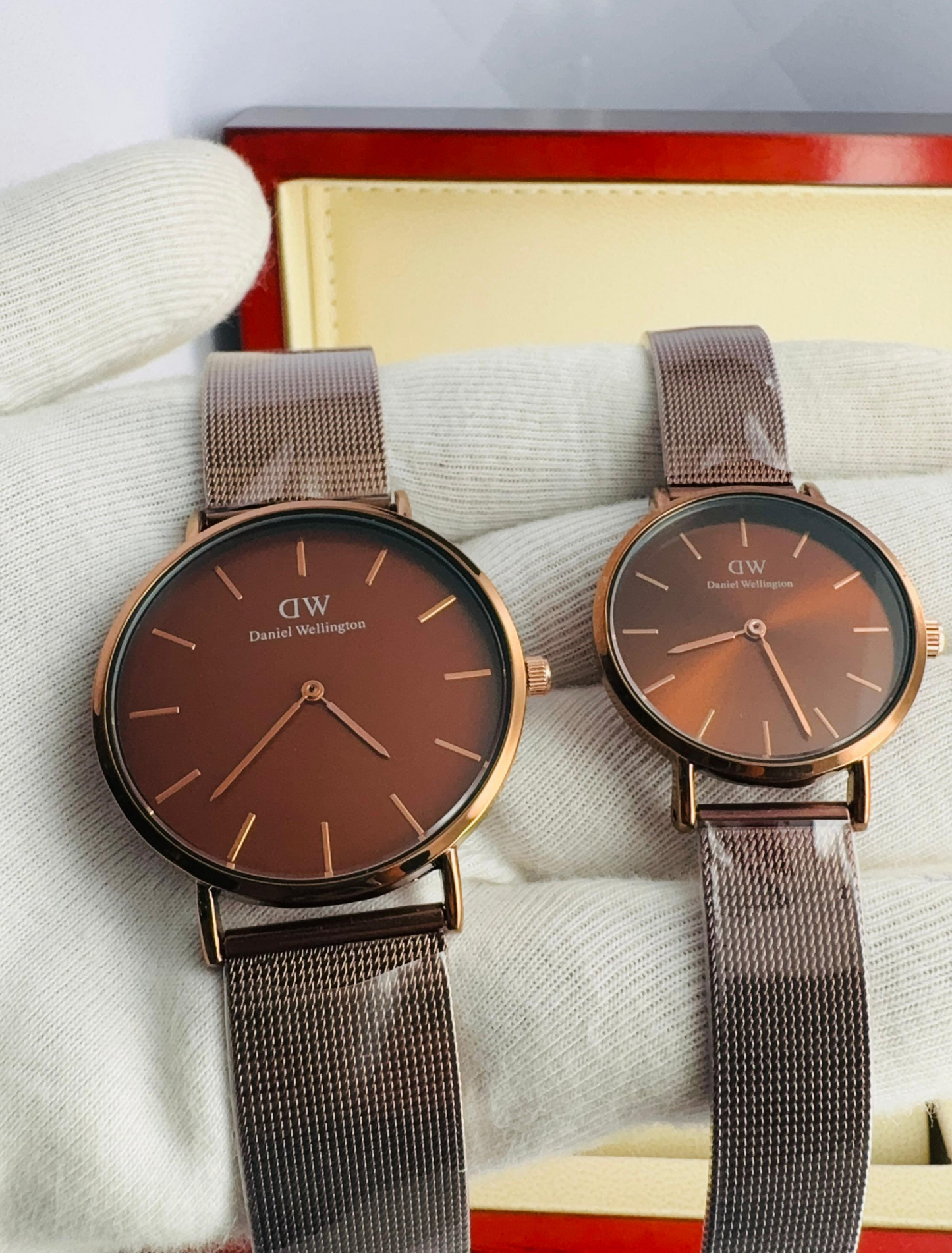 DW DANIEL WELLINGTON - Premium Quality With Saffer Strap And Amazing Look