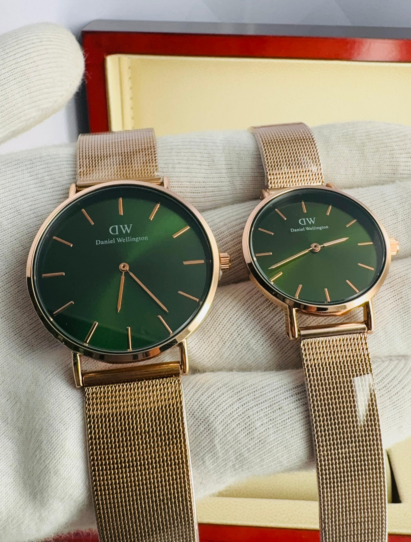 DW DANIEL WELLINGTON - Premium Quality With Saffer Strap And Amazing Look